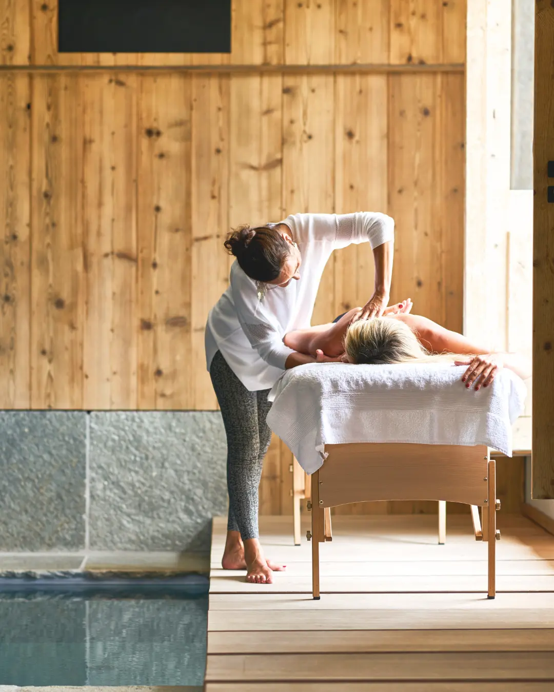 Massage session at the Ferme du Passieu near Megève