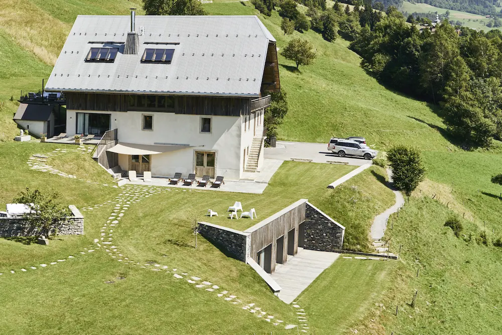La ferme du passieu et son annexe semi enterrée