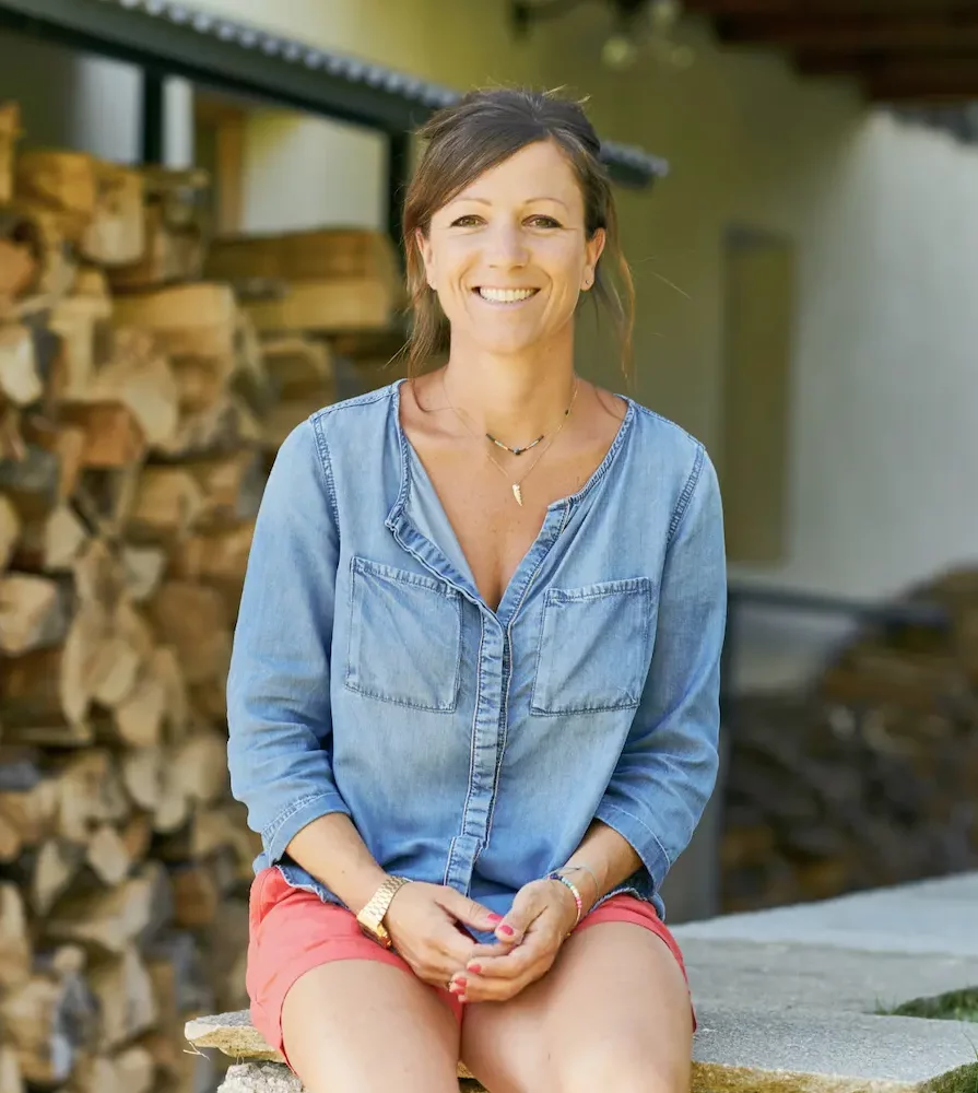 portrait d'une femme souriante, près de Megève